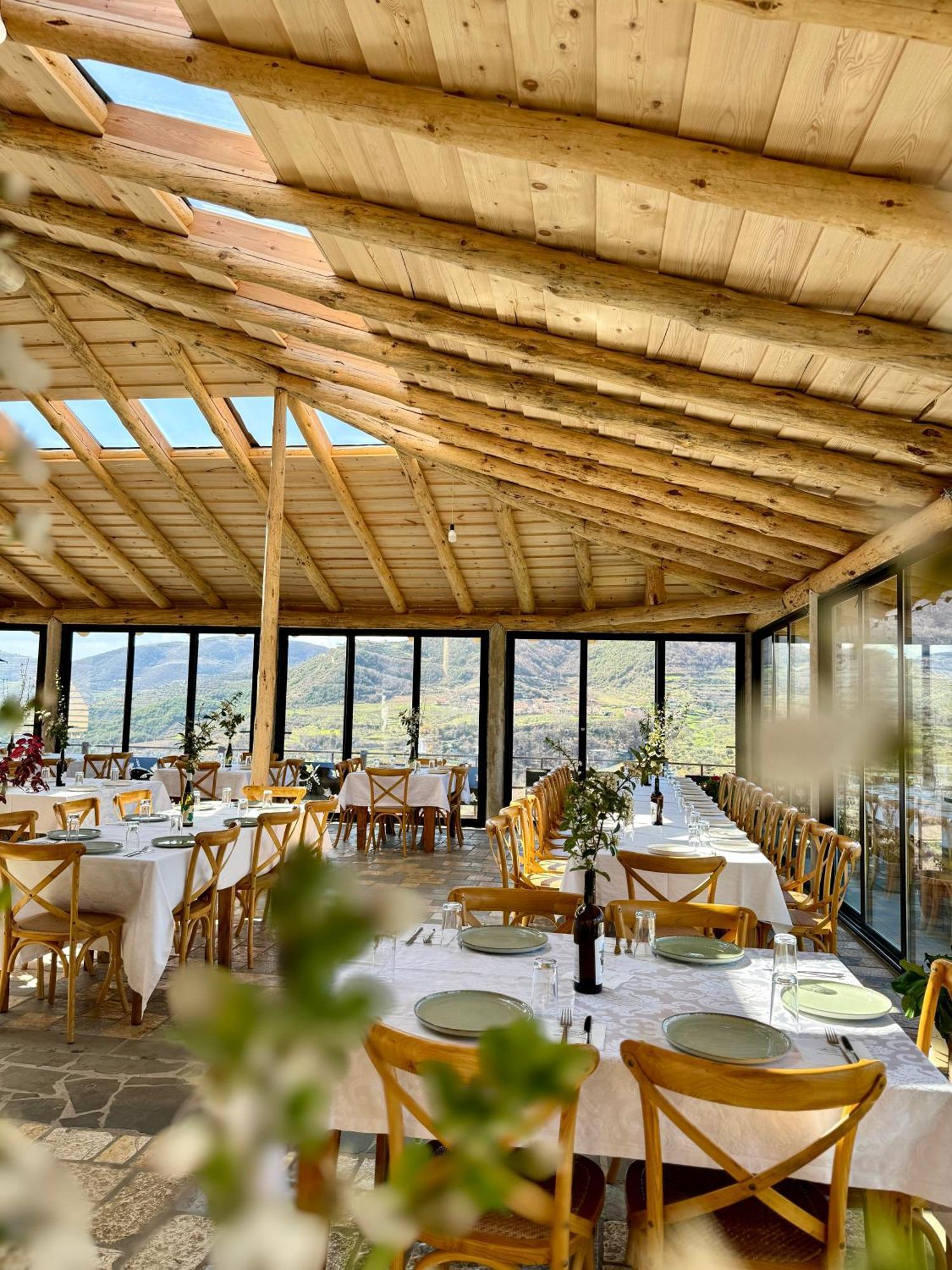 Отель Alpeta Agrotourism & Winery - Roshnik , Берат Экстерьер фото